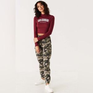 Refuge Paper Bag Tie Waist Camo Utility Joggers. Cargo Pants. Pockets. Small.